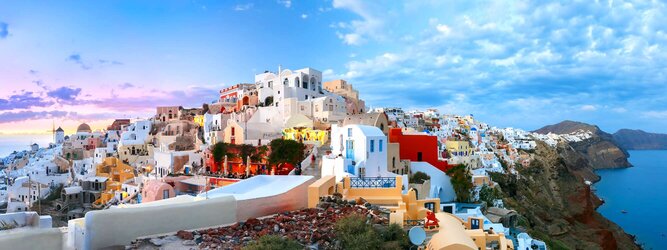 Trip Staedtereisen Reiseideen Städtereisen - Griechenland - Wer kennt sie nicht, die märchenhaften Bilderbuchfotos von Santorin? Strahlend weiße Häuser mit leuchtend blauen Kuppeln, schmiegen sich an die Hänge der zerklüfteten Steilküste. Für die meisten der Inbegriff von Griechenland, jedoch Griechenland ist mehr – viel mehr! Die beliebtesten Orte für Ferien in Griechenland, locken mit besten Angebote für Hotels und Ferienunterkünfte mit Werbeaktionen, Rabatten, Sonderangebote für Griechenland Urlaub buchen.